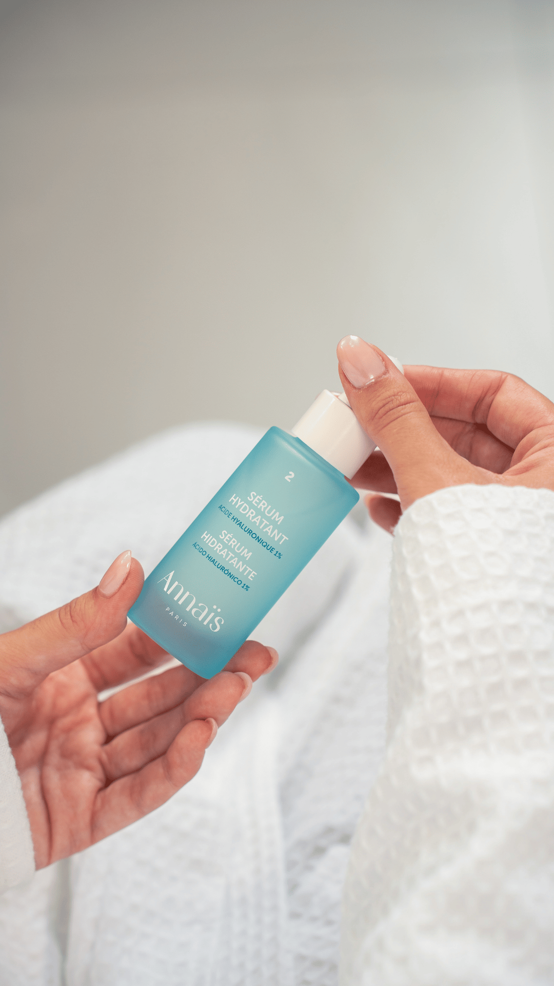 Un toque de crema sobre la piel natural